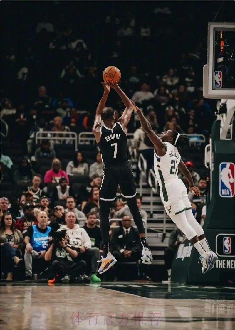 杜兰特左路借挡拆突进 急停跳投连续得分 杜兰特左路借挡拆突进 急停跳投连续得分