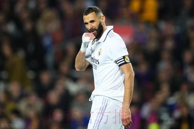 西甲-皇马0-0落后巴萨9分 本泽马任意球破门被吹 西甲-皇马0-0落后巴萨9分 本泽马任意球破门被吹